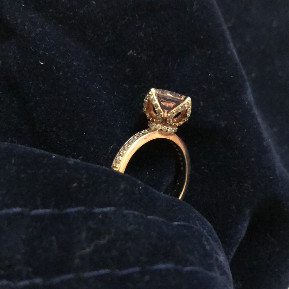 Stunning Rose Gold Crown Petal Ring - Picture 4 of 6